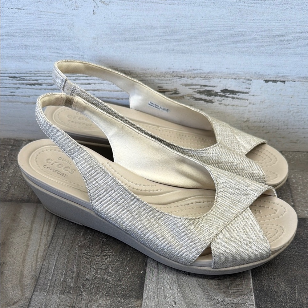 Women's Crocs Leigh Ann Shimmer Oyster Shimmer Canvas Wedge Sandals Shoes Sz 9